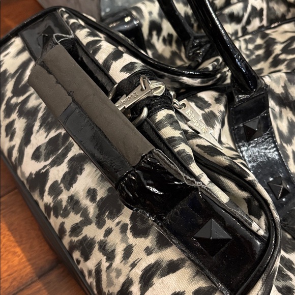 Y2K Vintage Betsey Johnson Leopard Print rolling duffle bag/ carry-on - Picture 9 of 17